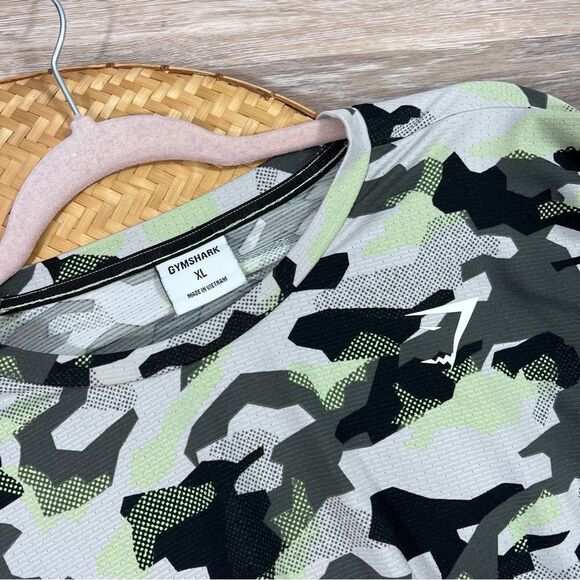 Mens gymshark camo tshirt‎ - Picture 2 of 3